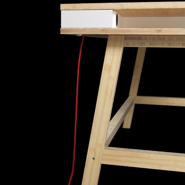 Tisch mit Kabelmanagement von Tischlerei Krogull Detailaufnahme eines maßgefertigten Tisches mit elegantem Kabelmanagement und stabilen Holzbeinen.