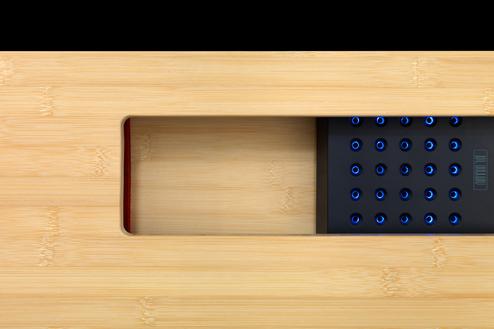 Tischplatte mit LED-Trafo-Aussparung von Tischlerei Krogull Detailaufnahme einer maßgefertigten Tischplatte mit präziser Aussparung und integriertem LED-Trafo.