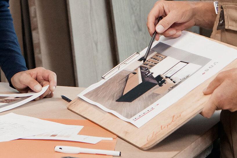 Pr&auml;sentation von Oberfl&auml;chen durch Tischler anhand eines Boards